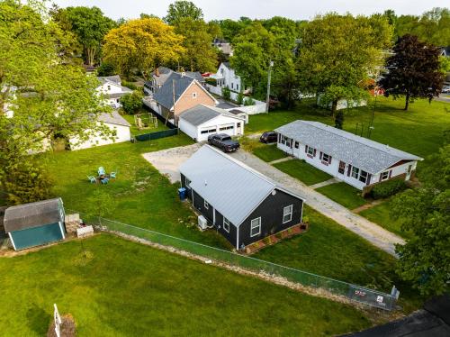 Renovated Retreat Home in Huron walking distance to beach