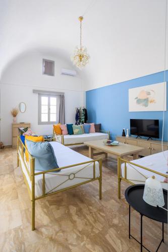 2 bedrooms, 6 beds