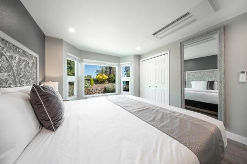High Point Guesthouse - Next to Seattle Chinese Garden - image 2