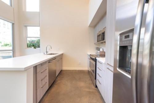 1500 Sq foot, 3 bed room loft in DTLA Pool & Hot tub! in Los Angeles, USA