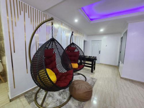 Exquisite and Cozy 3-bedroom Apt with hot-tub and WiFi in Ifako-Ijaiye