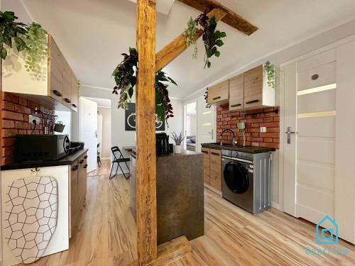 Dali Room -10 Minutes to Gdańsk Old Town & Sea (Dali Room -10 Minutes to Gdansk Old Town & Sea) in Suchanino