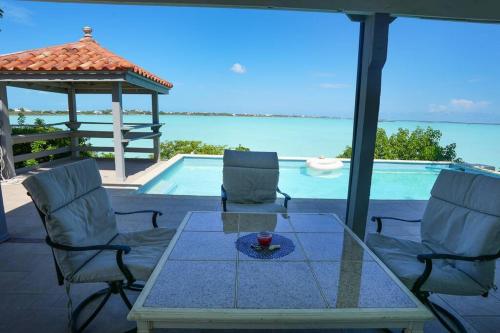 Turquoise Haven Villa in Five Cays