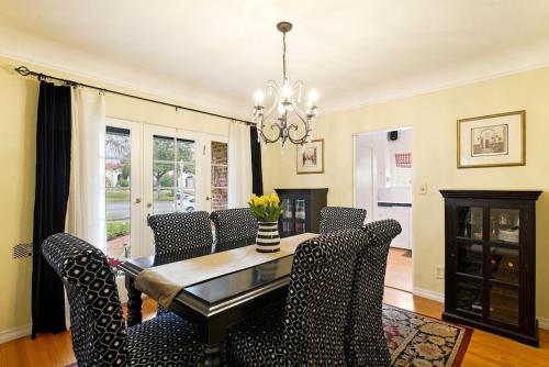 Charming Pasadena English Cottage on Tree Lined Street in Pasadena, USA