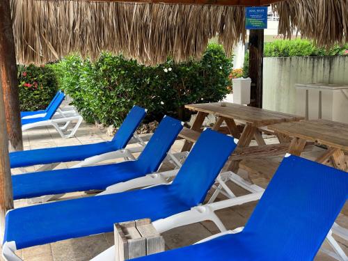 Удобства, Lagoon Ocean Resort 2 bdrm/2bath with beach access in Лагун