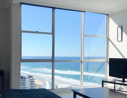 Perfect Holiday Escape with Ocean View at Surfers