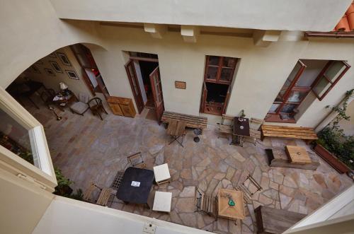 Queen Bee apartments - image 5