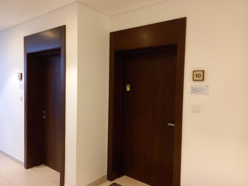 One-Bedroom Apartment image 6