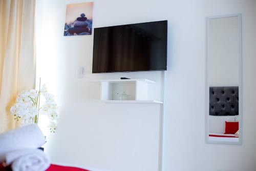 One-Bedroom Apartment image 10