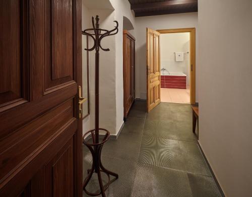 Queen Bee apartments - image 9