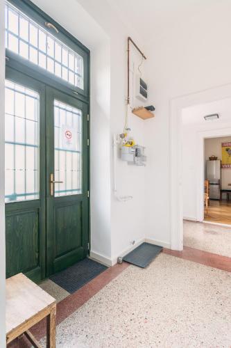Bright Spacious & Authentic Loft - Basilica View - image 13