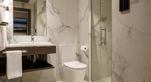 Standard Twin Room image 2