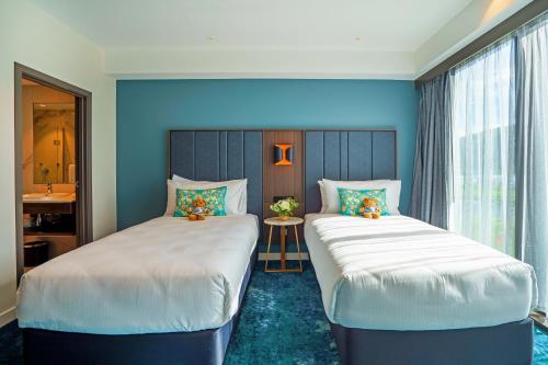 Standard Twin Room image 4