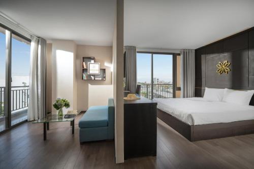 Apartment with Balcony