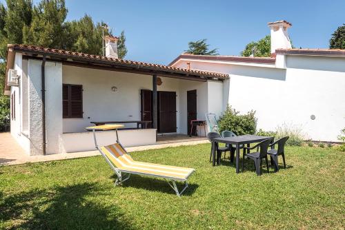 . N084 - Numana, villa quadrilocale con meraviglioso giardino