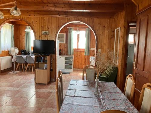 Konyha, Lellei Pihenőház Balatonlelle (Lellei Pihenohaz Balatonlelle) in Balatonlelle