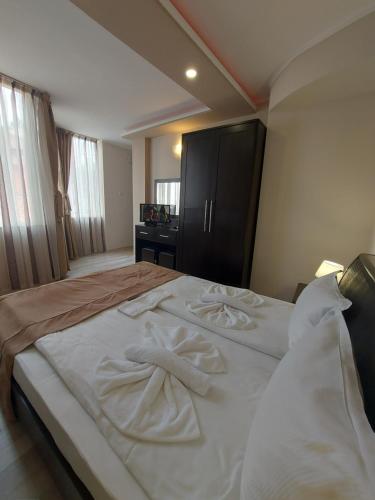 Elegant Complex - image 6
