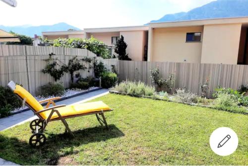 Ampie camere con balcone giardino e piscina in Locarno