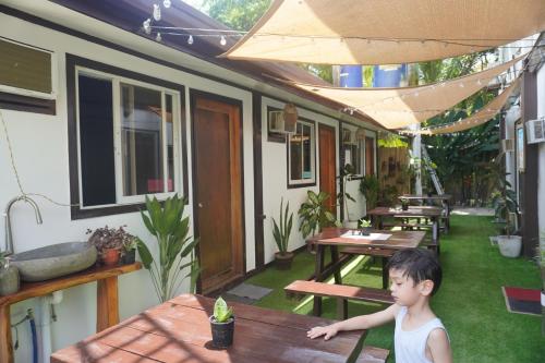 Keira Backpackers – El Nido, WI