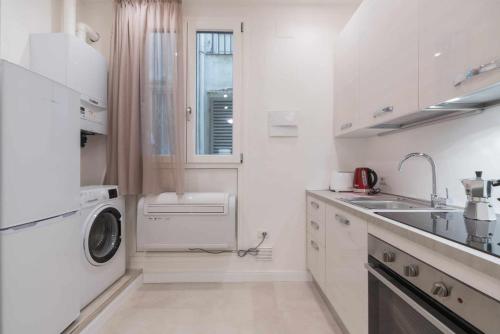 Bargello Cozy Apartment With Two Bedrooms - image 8