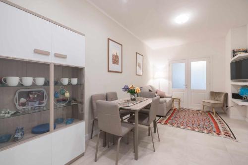 Bargello Cozy Apartment With Two Bedrooms - image 12