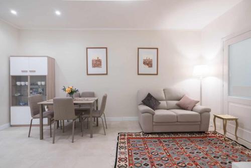 Bargello Cozy Apartment With Two Bedrooms - image 2