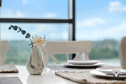 KozyGuru | Wentworth Point | 1 Bed Waterview Apt - image 13