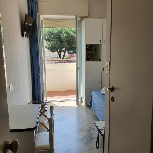 Single Room image 1