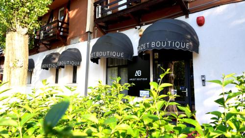 . Arizet Boutique Mamaia