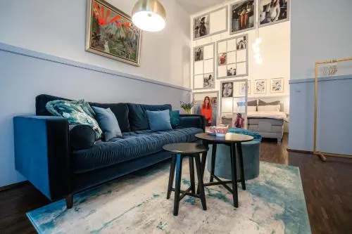 Designer Loft-Ferienwohnung im Zentrum mit Tiefgaragen-Parkplatz, Waschmaschine und Privatterrasse in Leipzig, Deutschland