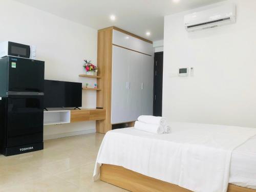 One-Bedroom Apartment image 5