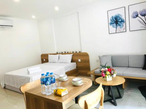 One-Bedroom Apartment image 4