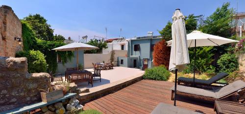 Villa Leon - Private courtyard serenity
