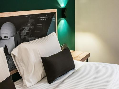 LOKAL Rooms x Shahrah-e-Faisal (Nursery) – Karachi, TX