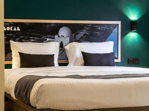LOKAL Rooms x Shahrah-e-Faisal (Nursery) – Karachi, TX
