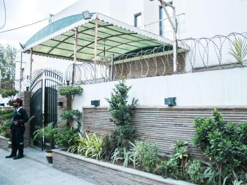 LOKAL Rooms x Shahrah-e-Faisal (Nursery) – Karachi, TX