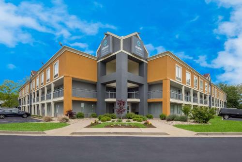 Clarion Pointe Indianapolis Northeast in Castleton, USA