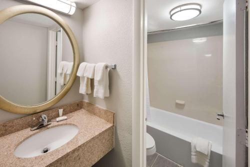 Clarion Pointe Indianapolis Northeast Room Type - Queen Room with Two Queen Beds - Non-Smoking Clarion Pointe Indianapolis Northeast Room Type - Queen Room with Two Queen Beds - Non-Smoking