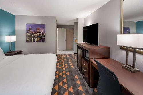 SureStay Plus Hotel by Best Western Indianapolis Northeast - image 11