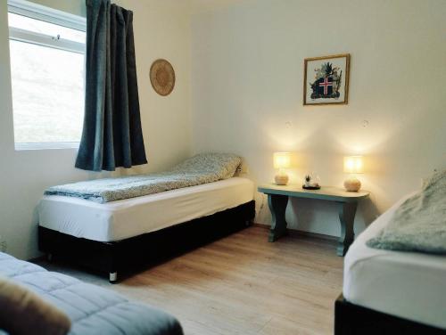 2 twin beds