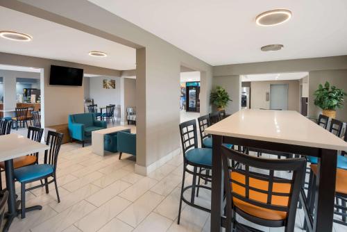 SureStay Plus Hotel by Best Western Indianapolis Northeast - image 12