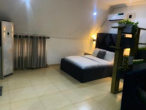 Loft Studio Unit in Lekki phase 1 - 2 ACs, Kitchen, Closet & Ironing room, Netflix, WI-FI, Bath tub 1, Lagos (zdjęcie 7)