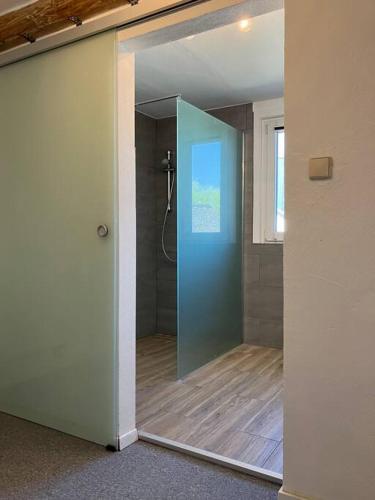 Shower, Großes Ferienhaus in Singhofen in Berg