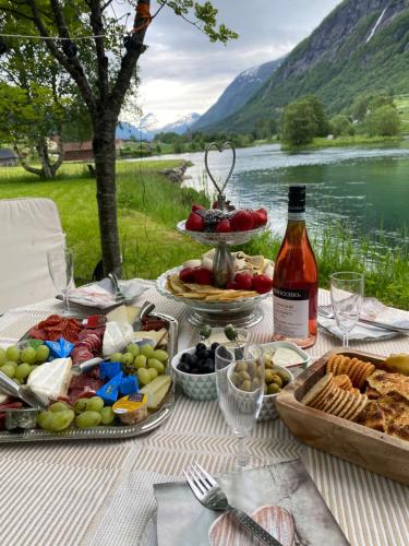 Stryn 3 bedrooms 2 bathrooms River view