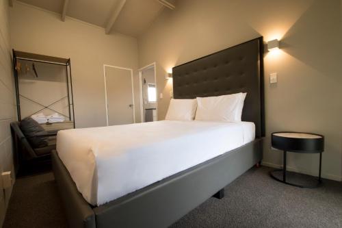 Middlemore Motel - image 5