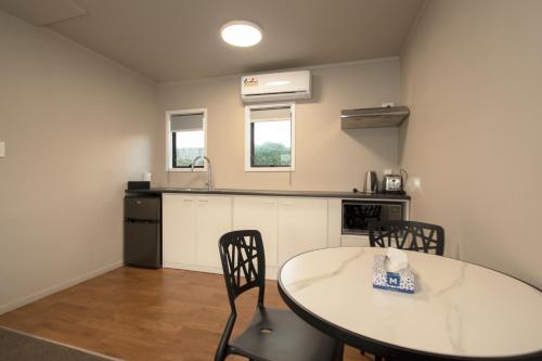 Middlemore Motel - image 2