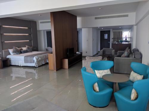 King Evelthon Beach Hotel & Resort in Пафос