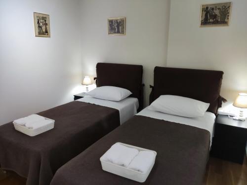  A&J Apartments or Rooms athens airport in Markopoulo