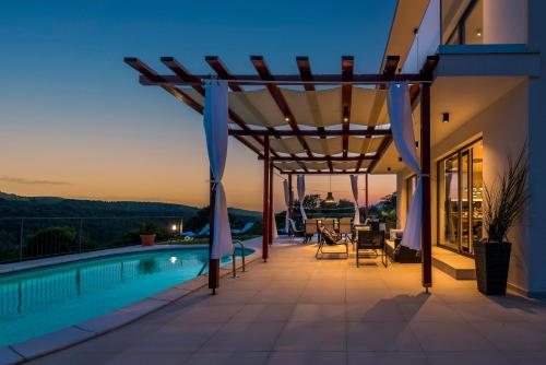 Villa LucaToni - luxury villa connected with nature - heated pool - Accommodation - Šibenik