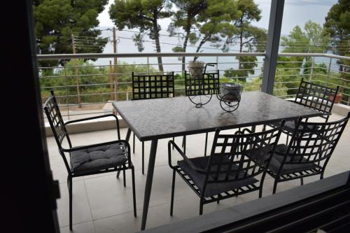  Mathesi apartment Sea front, Pension in Elia